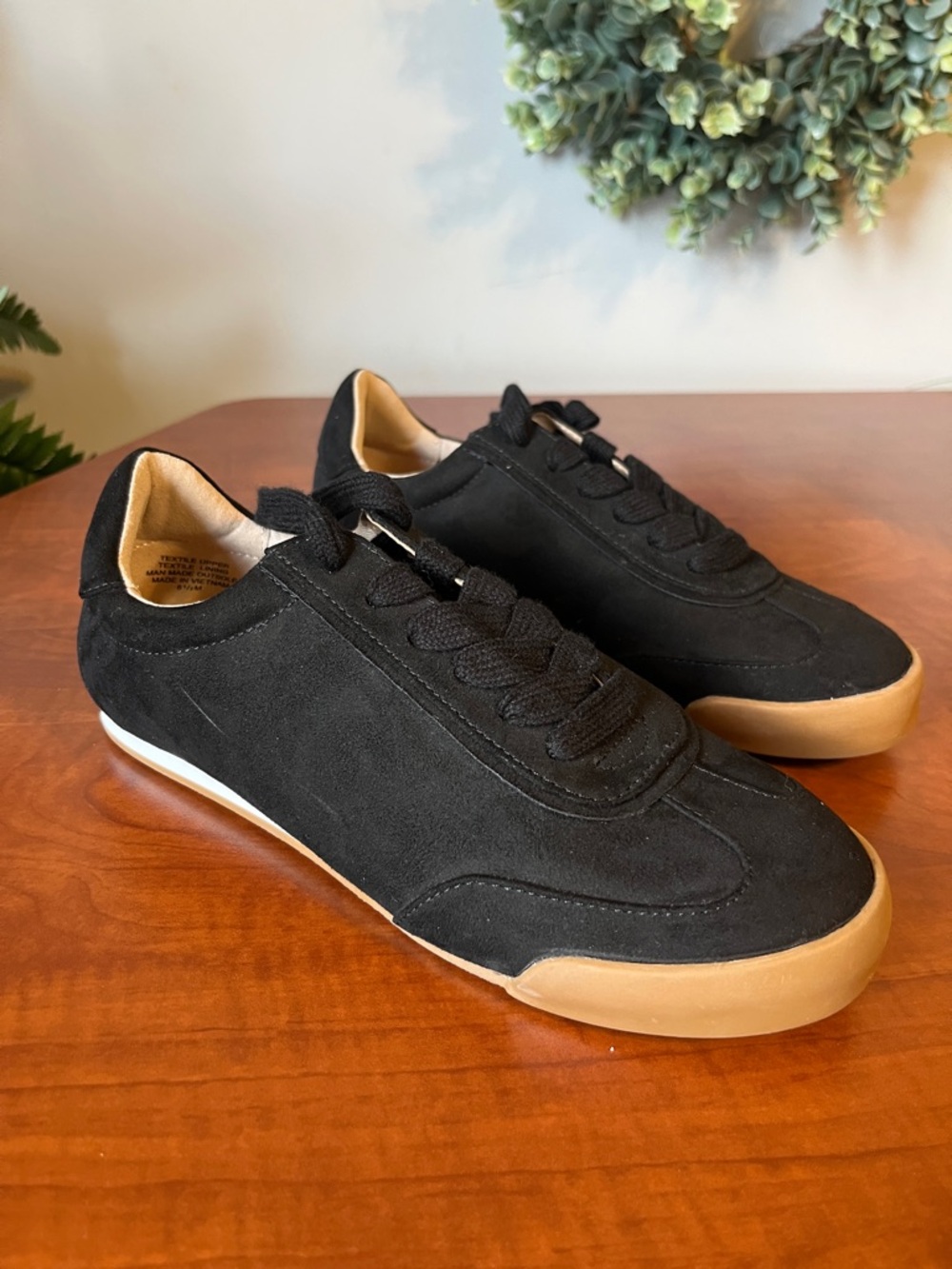 LOFT  Sneakers Black Canvas Low Profile with Tan Gum Sole